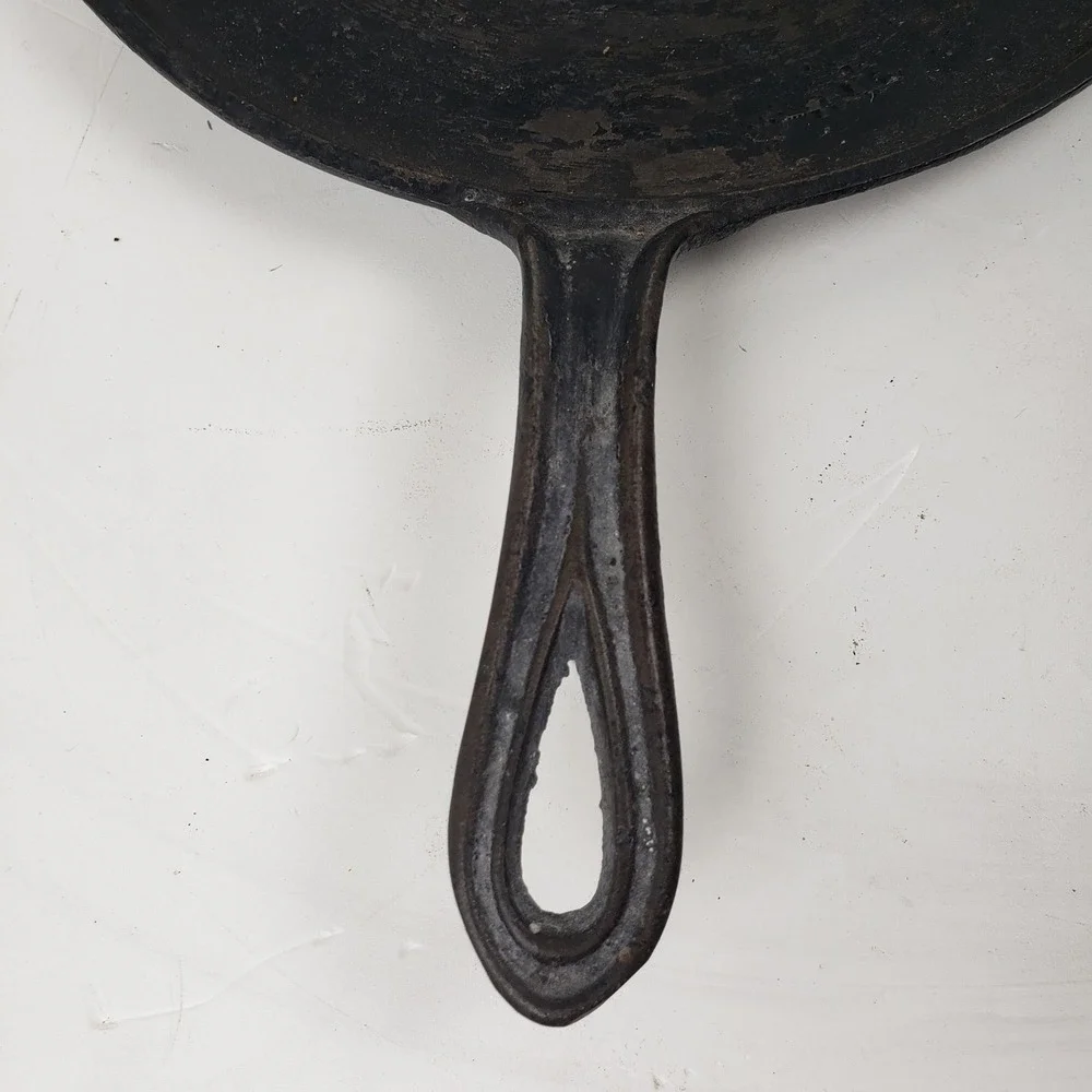 Antique Cast Iron Griddle Southern Mystery Skillet 10